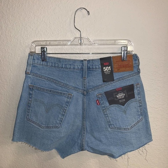 NWT Levi's 501 High Rise Shorts Size 30 - Picture 2 of 5